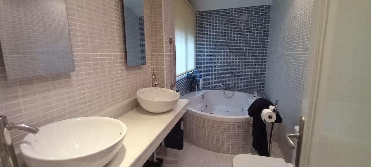 El Puente  Chalet Con Piscina, Sauna Y Jacuzzi Cerca Del Mar A Media Hora De Bilbao Y Santander מראה חיצוני תמונה